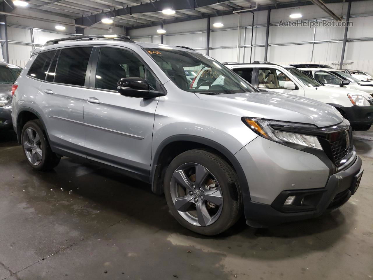 2019 Honda Passport Touring Silver vin: 5FNYF8H95KB022003