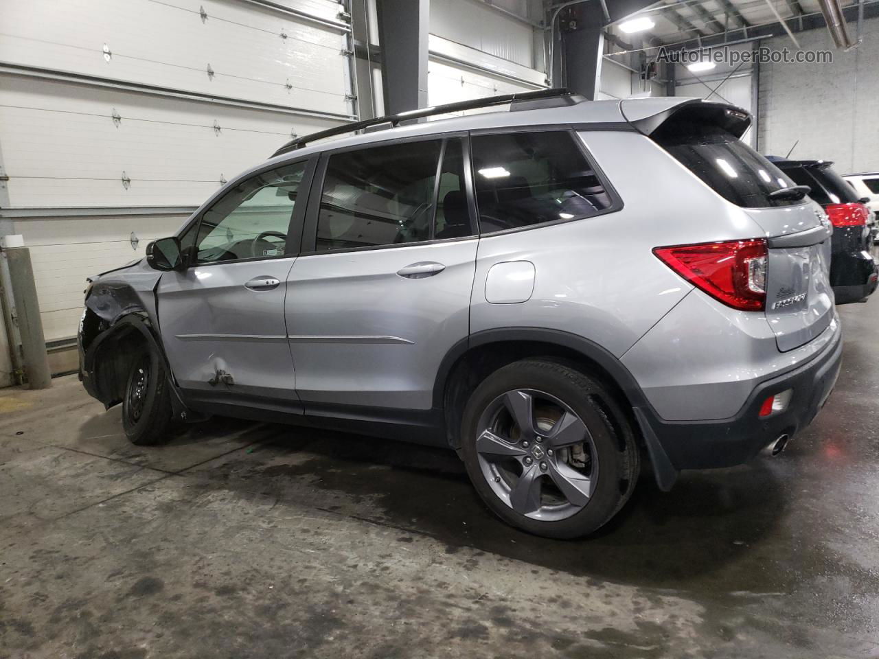 2019 Honda Passport Touring Silver vin: 5FNYF8H95KB022003