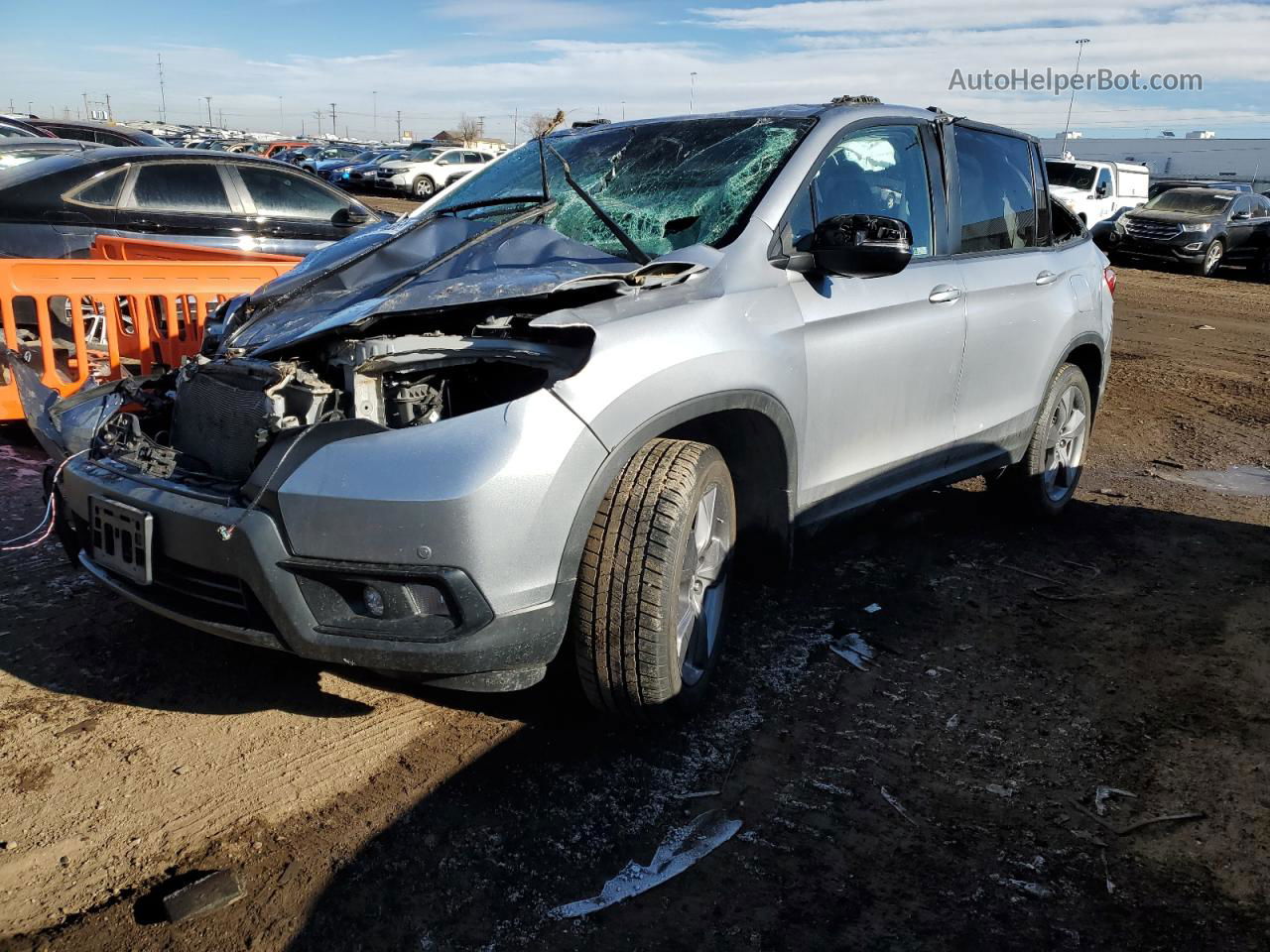 2019 Honda Passport Touring Silver vin: 5FNYF8H9XKB002782