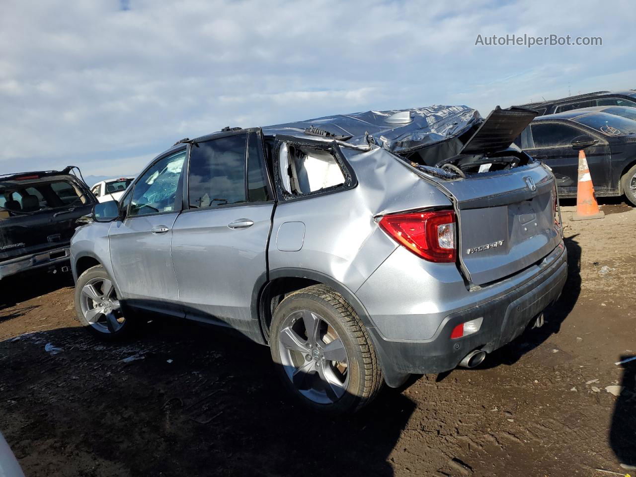 2019 Honda Passport Touring Silver vin: 5FNYF8H9XKB002782