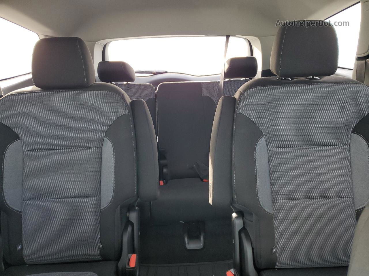 2019 Buick Enclave  Silver vin: 5GAERAKWXKJ246734
