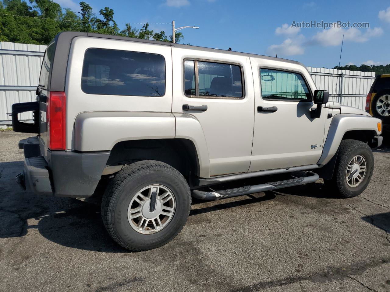 2006 Hummer H3  Silver vin: 5GTDN136168179368