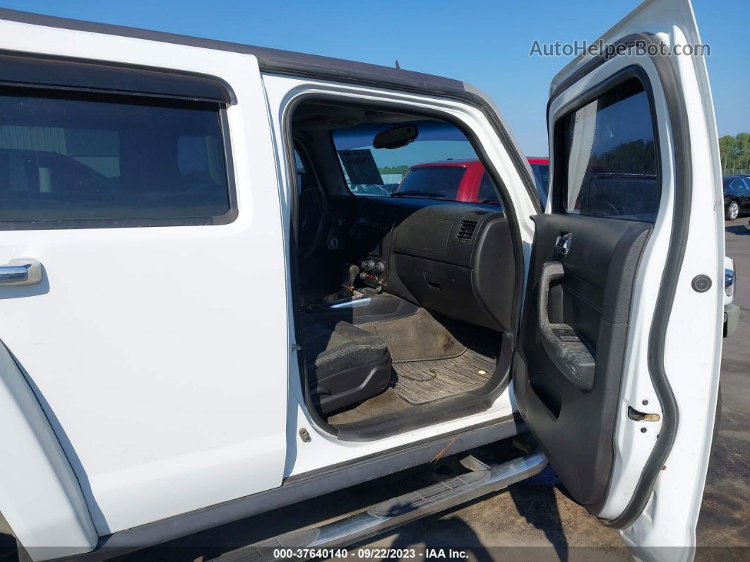 2006 Hummer H3   White vin: 5GTDN136168309391