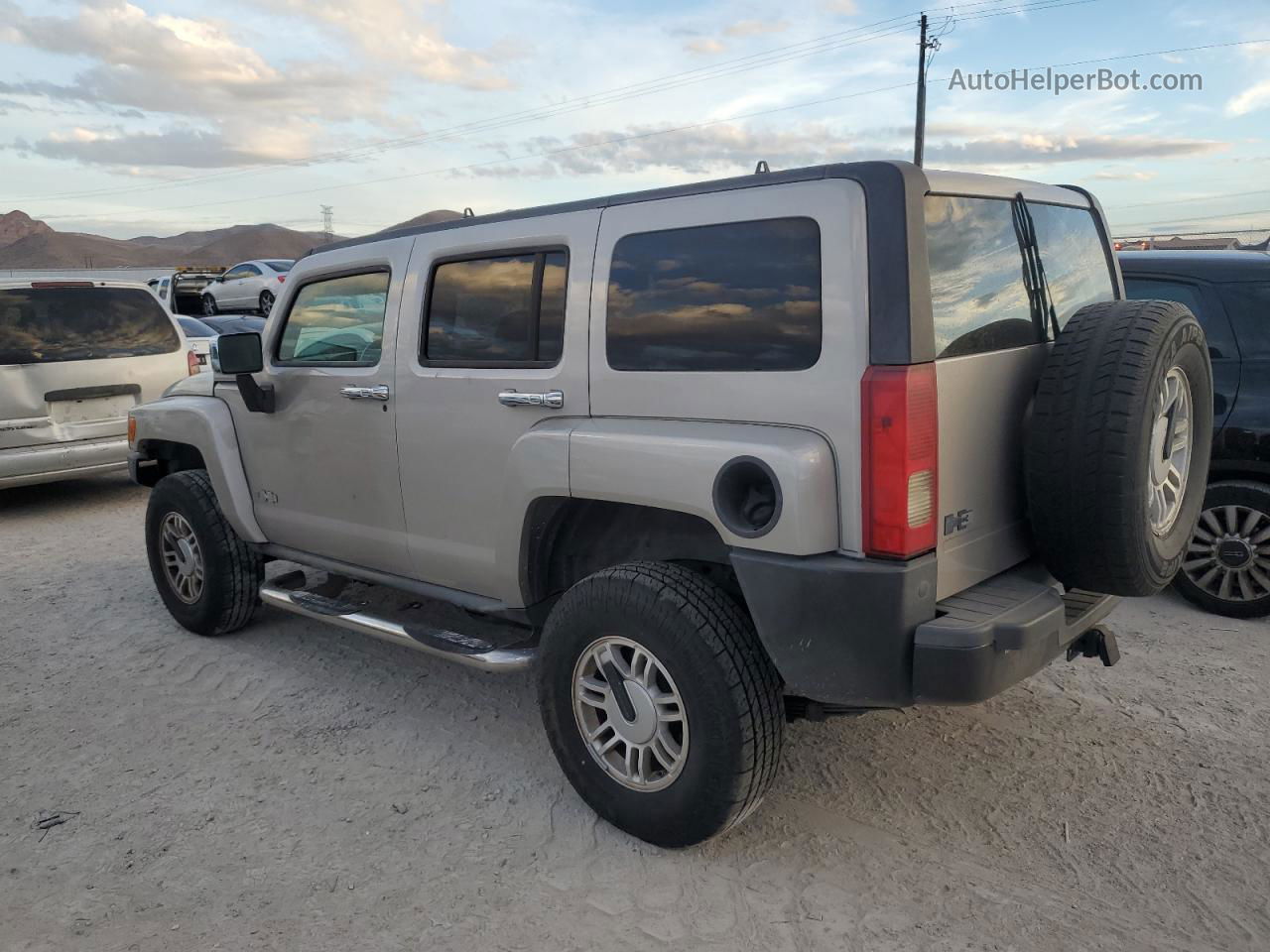 2006 Hummer H3  Silver vin: 5GTDN136568163559