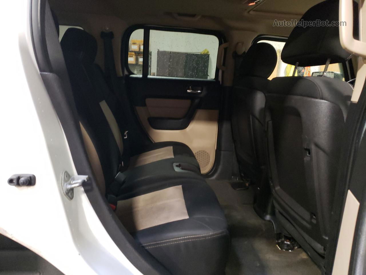 2007 Hummer H3  White vin: 5GTDN13E078156947