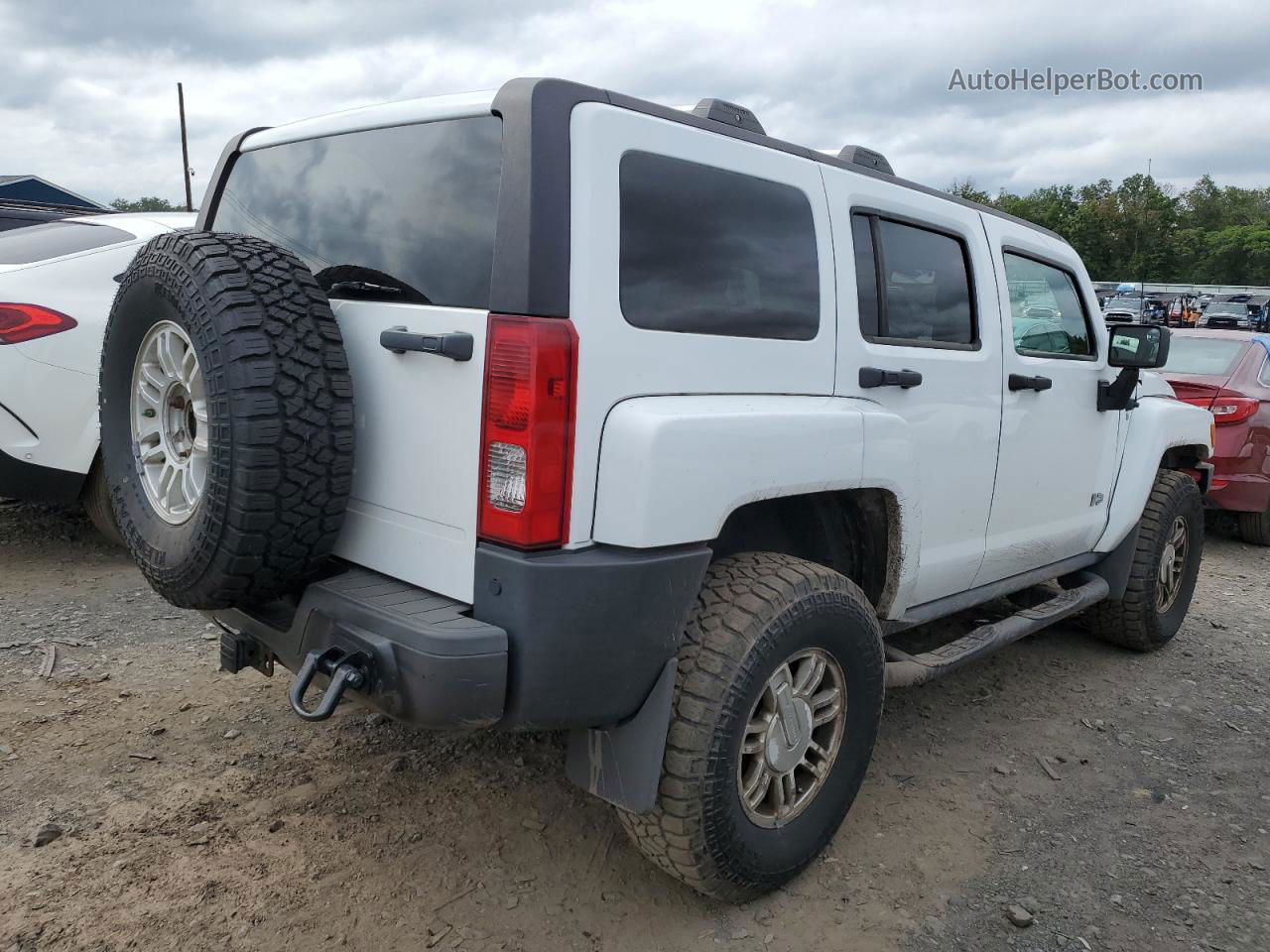 2007 Hummer H3  White vin: 5GTDN13E178157881