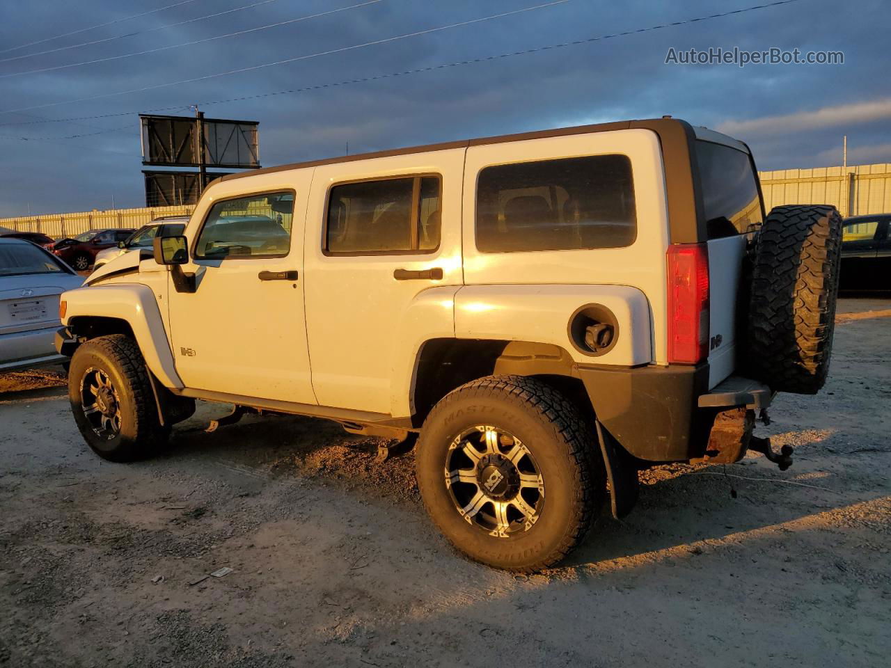 2007 Hummer H3  White vin: 5GTDN13E278106843