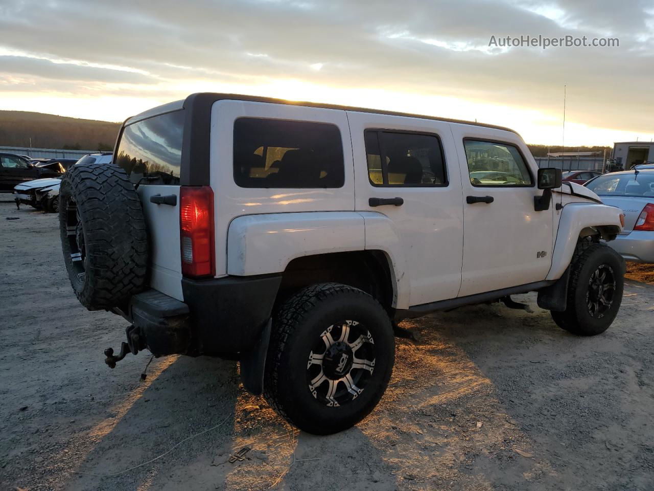 2007 Hummer H3  White vin: 5GTDN13E278106843