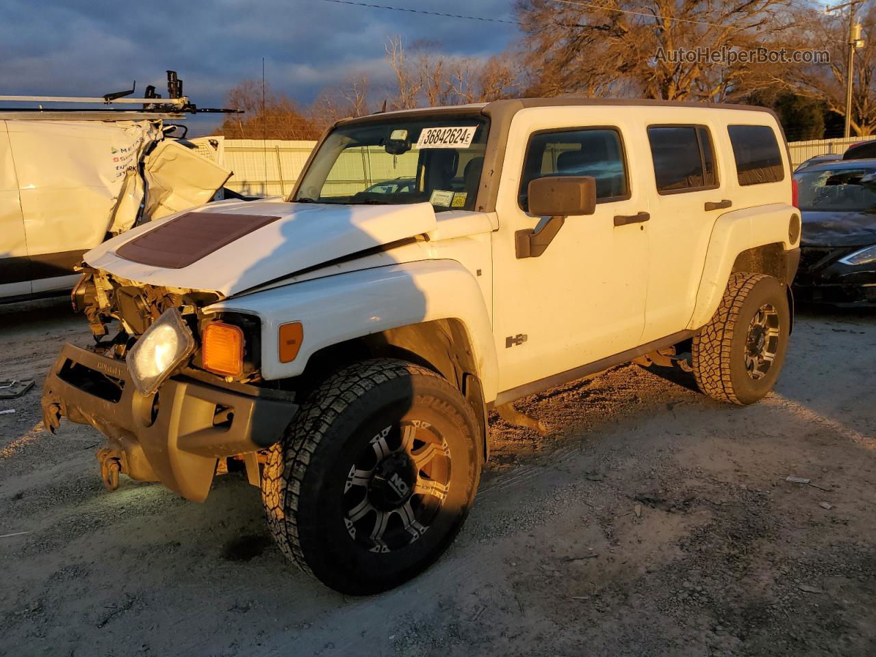 2007 Hummer H3  White vin: 5GTDN13E278106843