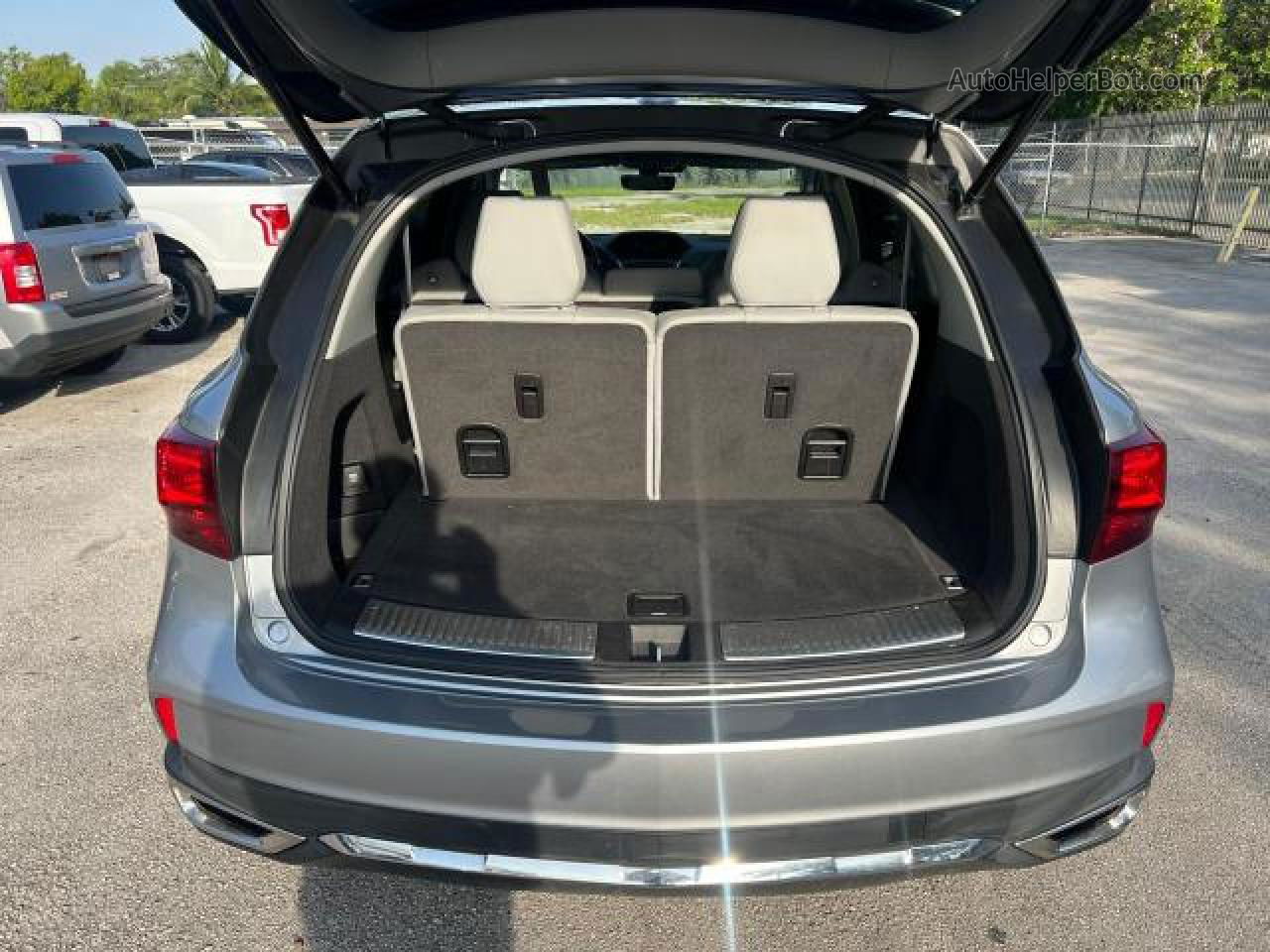 2020 Acura Mdx  Silver vin: 5J8YD3H36LL015825