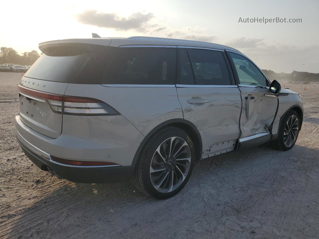 2020 Lincoln Aviator Reserve Бежевый vin: 5LM5J7WC7LGL34673