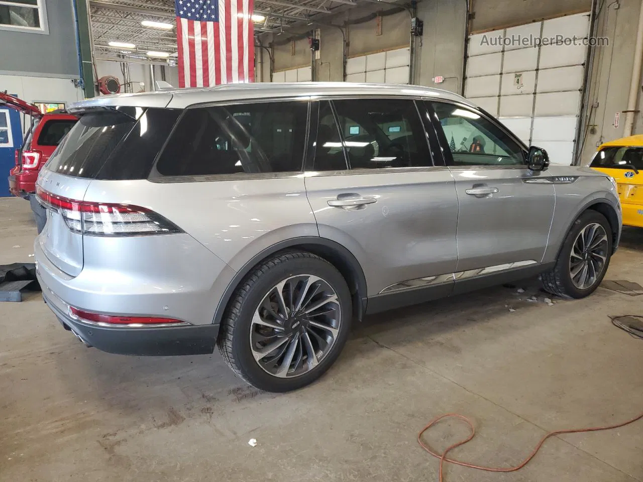 2020 Lincoln Aviator Reserve Серебряный vin: 5LM5J7XCXLGL04307