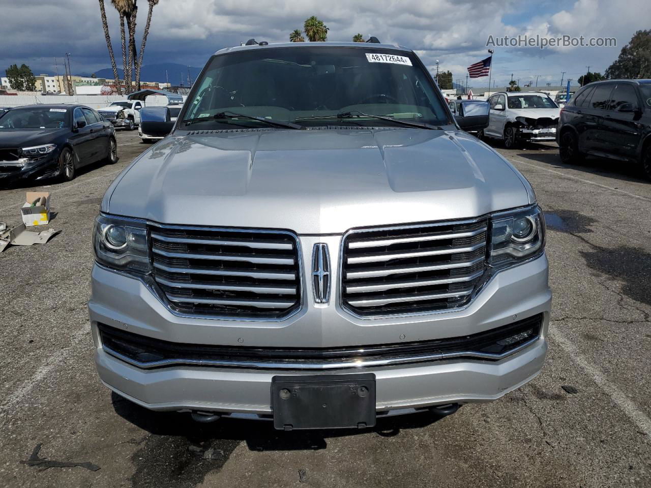 2016 Lincoln Navigator Select Серебряный vin: 5LMJJ2HT8GEL11564