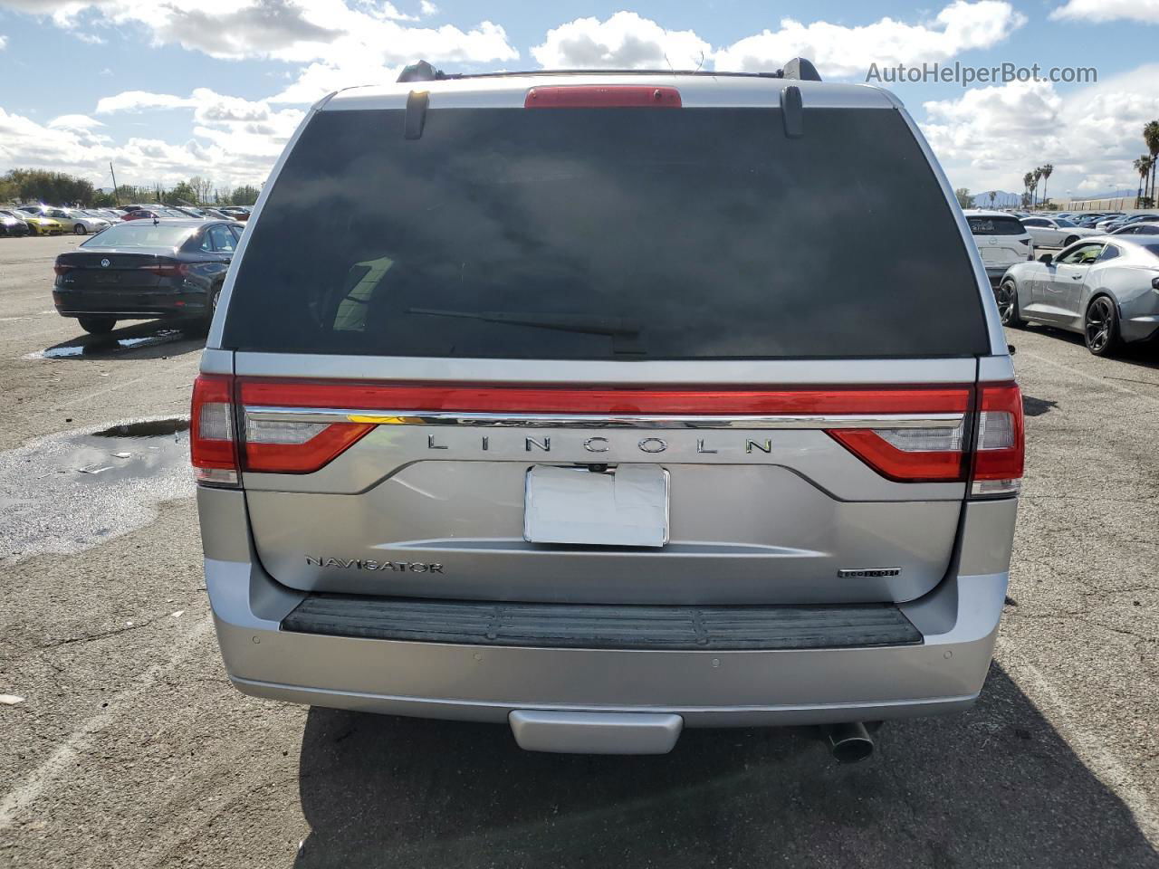 2016 Lincoln Navigator Select Серебряный vin: 5LMJJ2HT8GEL11564