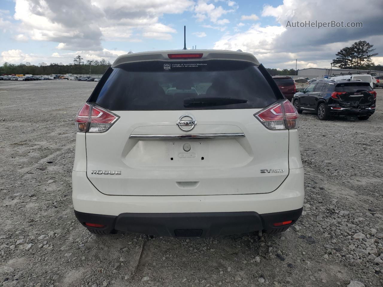 2016 Nissan Rogue S White vin: 5N1AT2MV2GC811476