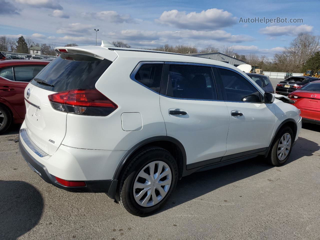 2018 Nissan Rogue S White vin: 5N1AT2MV8JC724124