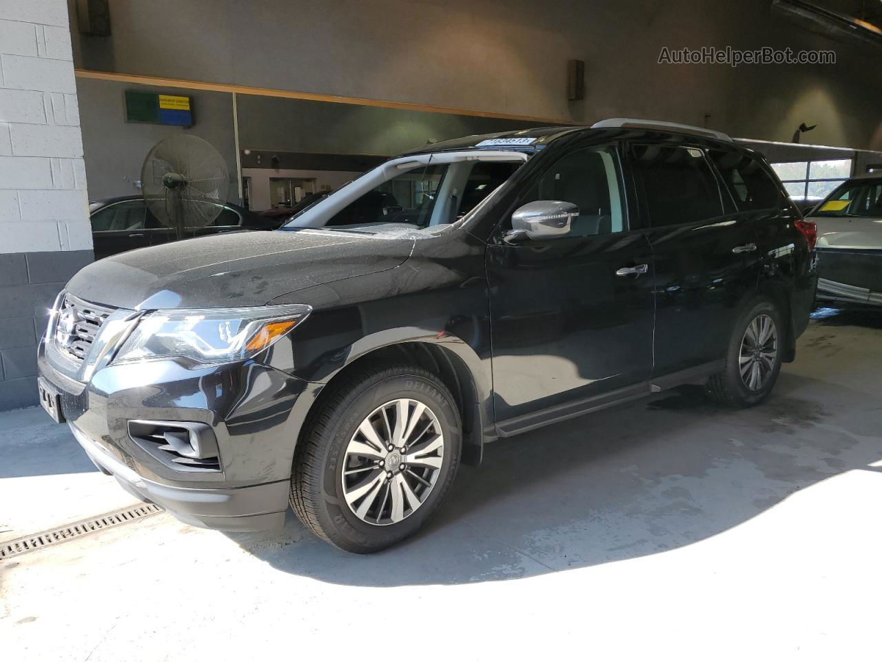 2020 Nissan Pathfinder Sv Черный vin: 5N1DR2BM2LC624030