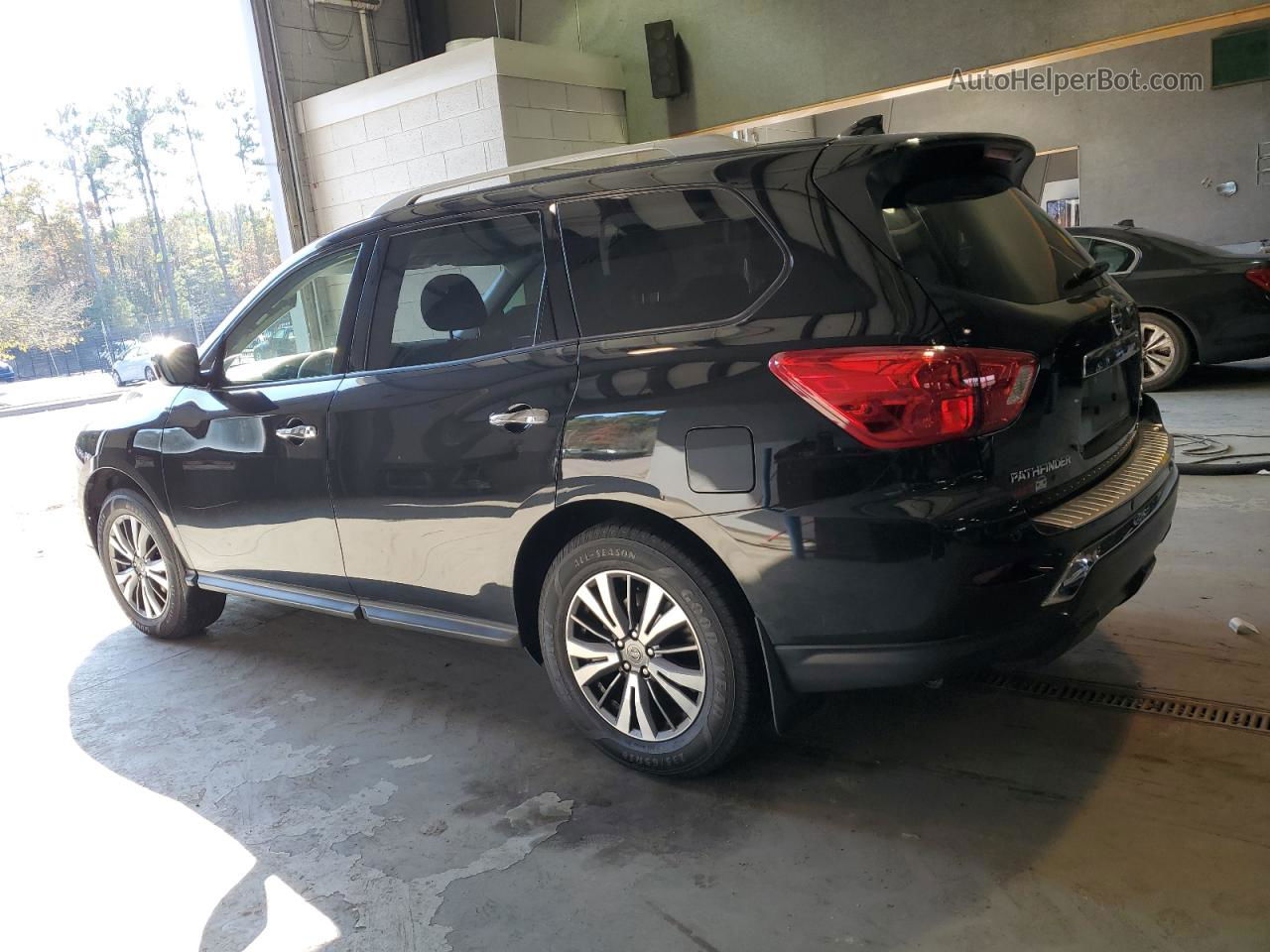 2020 Nissan Pathfinder Sv Черный vin: 5N1DR2BM2LC624030