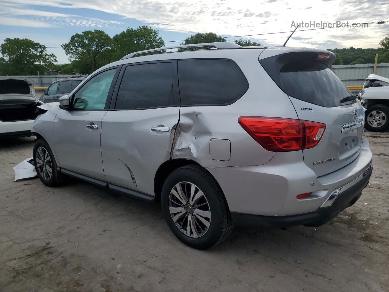 2017 Nissan Pathfinder S Silver vin: 5N1DR2MM1HC616831