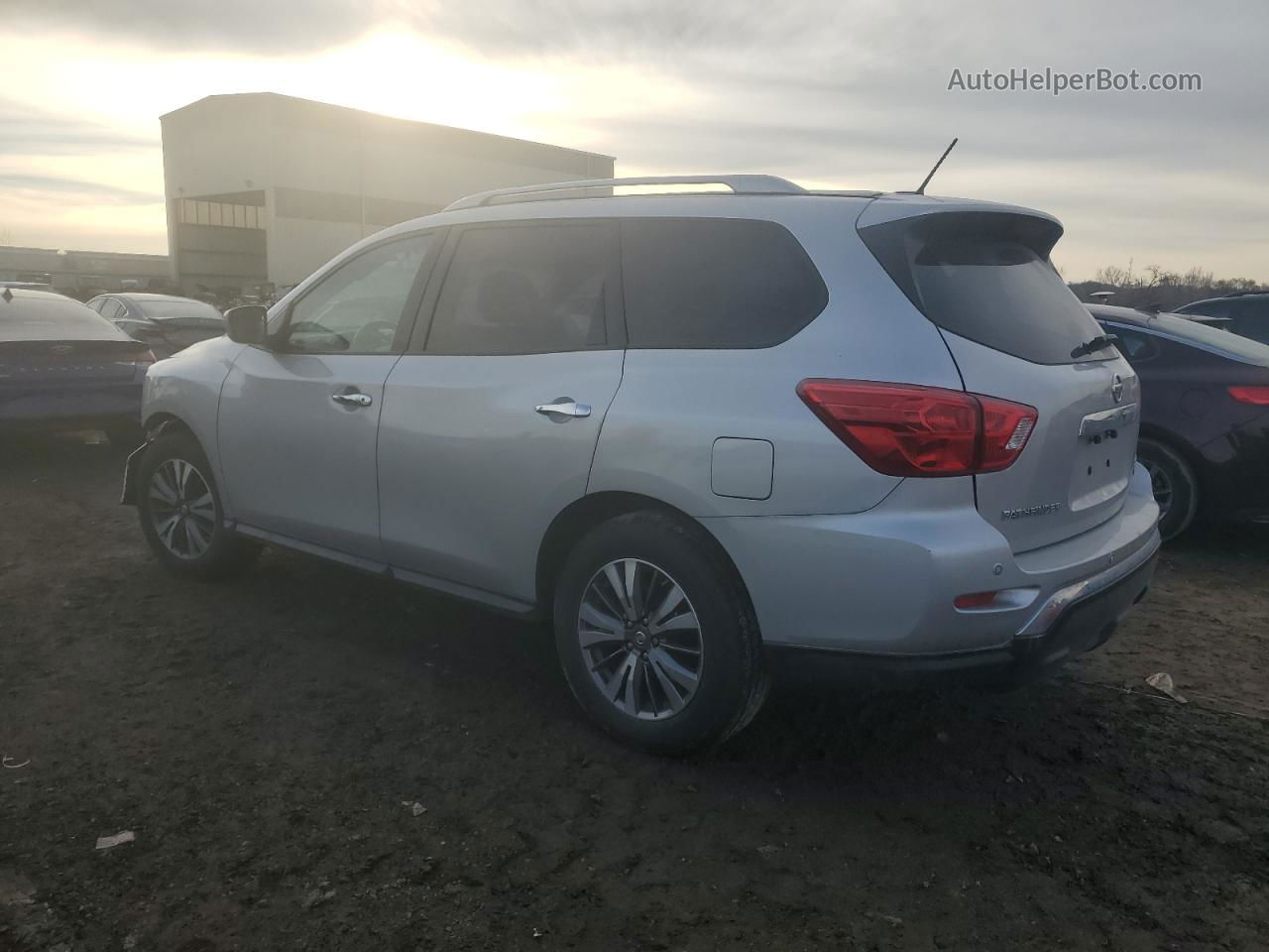 2017 Nissan Pathfinder S Silver vin: 5N1DR2MM2HC615154