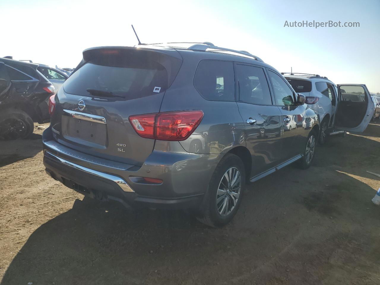 2017 Nissan Pathfinder S Серый vin: 5N1DR2MM2HC626445