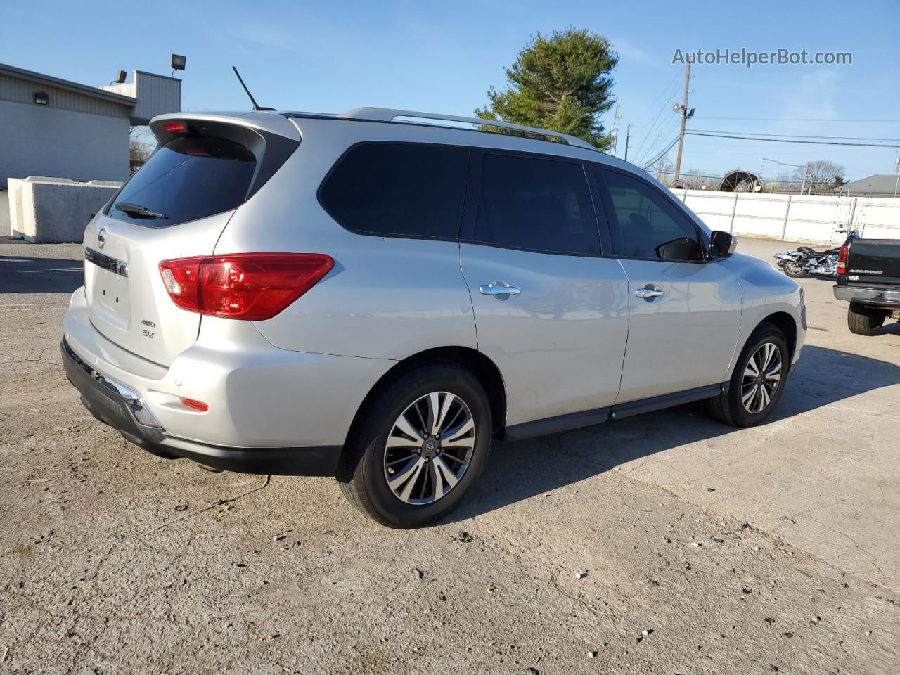 2017 Nissan Pathfinder S Silver vin: 5N1DR2MM3HC635459