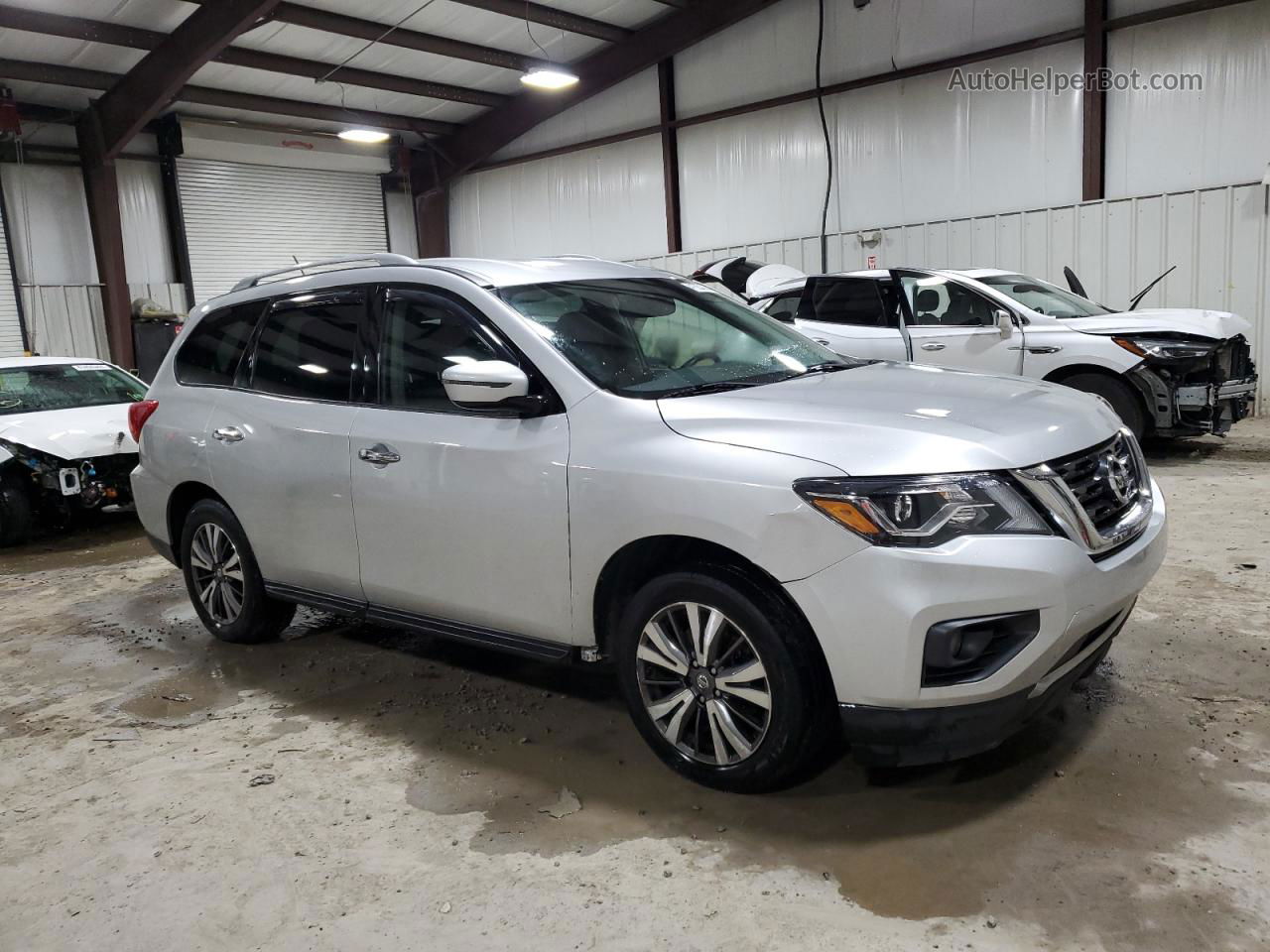 2017 Nissan Pathfinder S Серебряный vin: 5N1DR2MM3HC667151