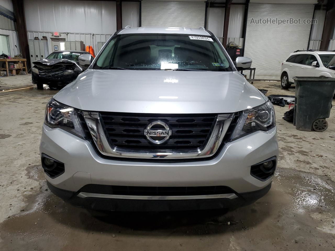 2017 Nissan Pathfinder S Серебряный vin: 5N1DR2MM3HC667151