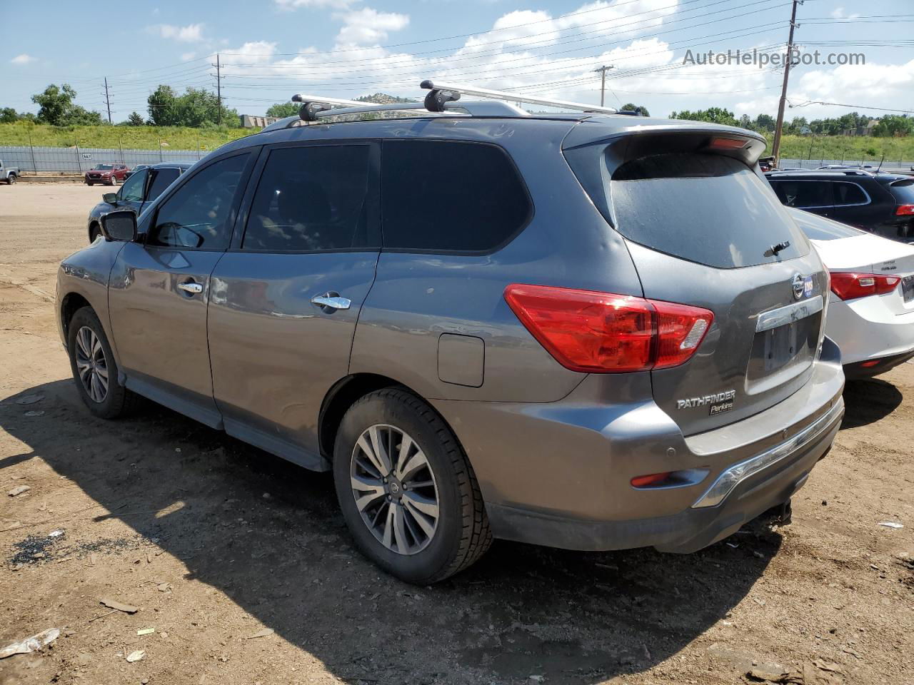 2017 Nissan Pathfinder S Серый vin: 5N1DR2MM6HC661599