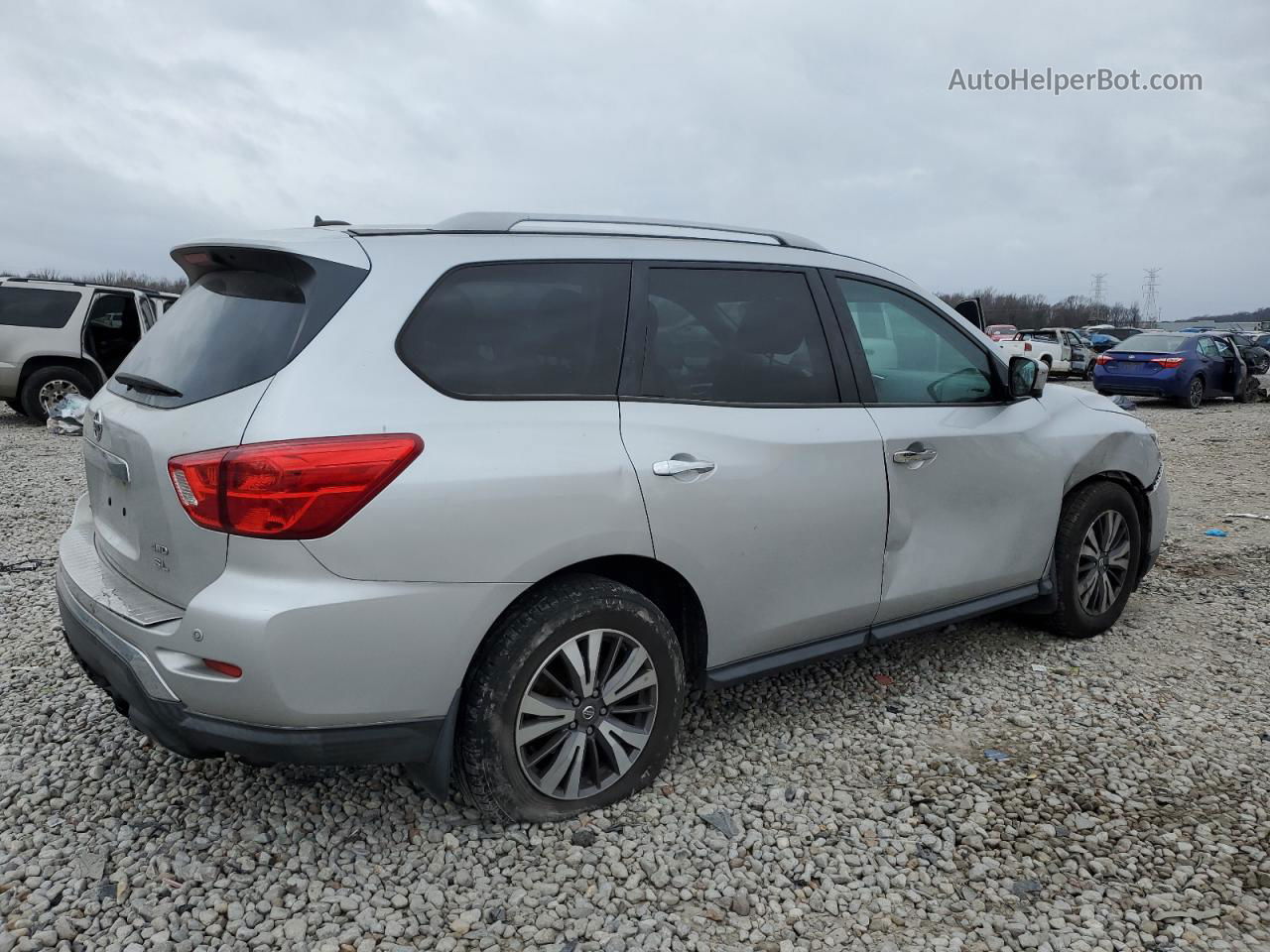 2017 Nissan Pathfinder S Silver vin: 5N1DR2MM7HC656427