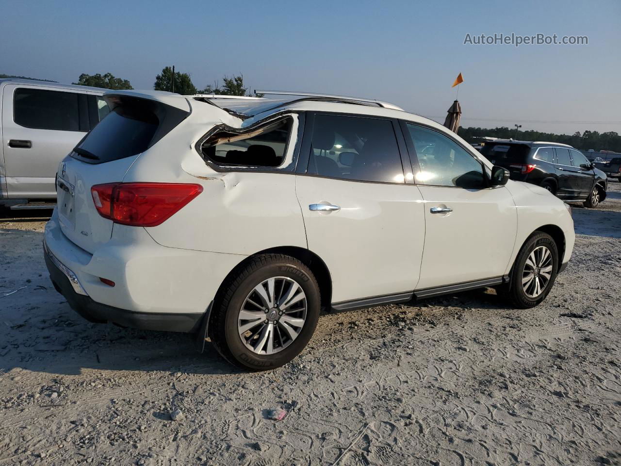 2017 Nissan Pathfinder S White vin: 5N1DR2MM8HC636946