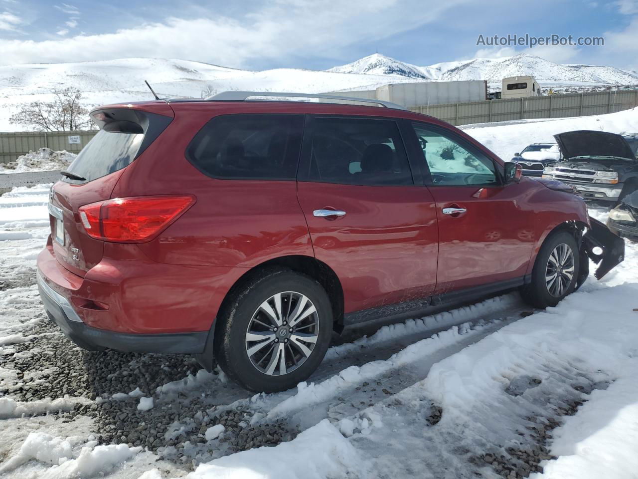 2017 Nissan Pathfinder S Red vin: 5N1DR2MM8HC675620