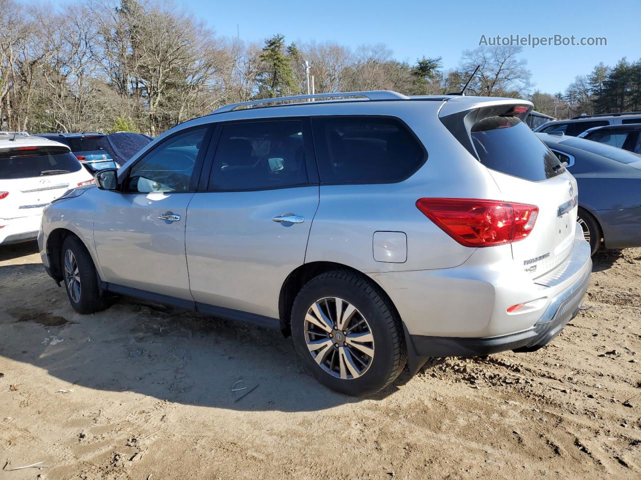 2017 Nissan Pathfinder S Silver vin: 5N1DR2MM8HC686651