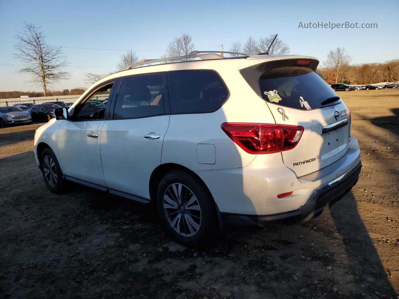 2017 Nissan Pathfinder S Белый vin: 5N1DR2MM9HC677098