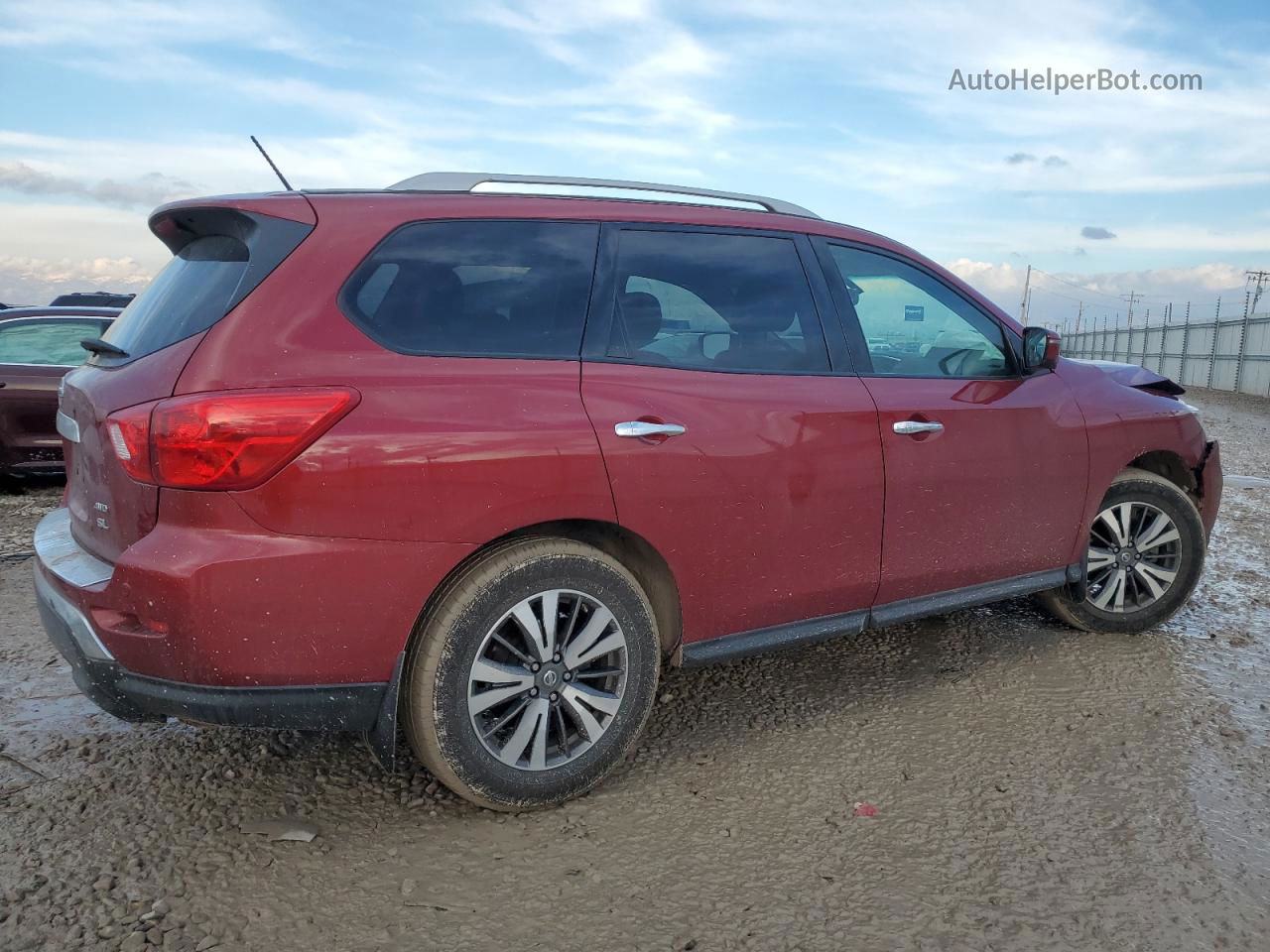 2017 Nissan Pathfinder S Red vin: 5N1DR2MMXHC653960