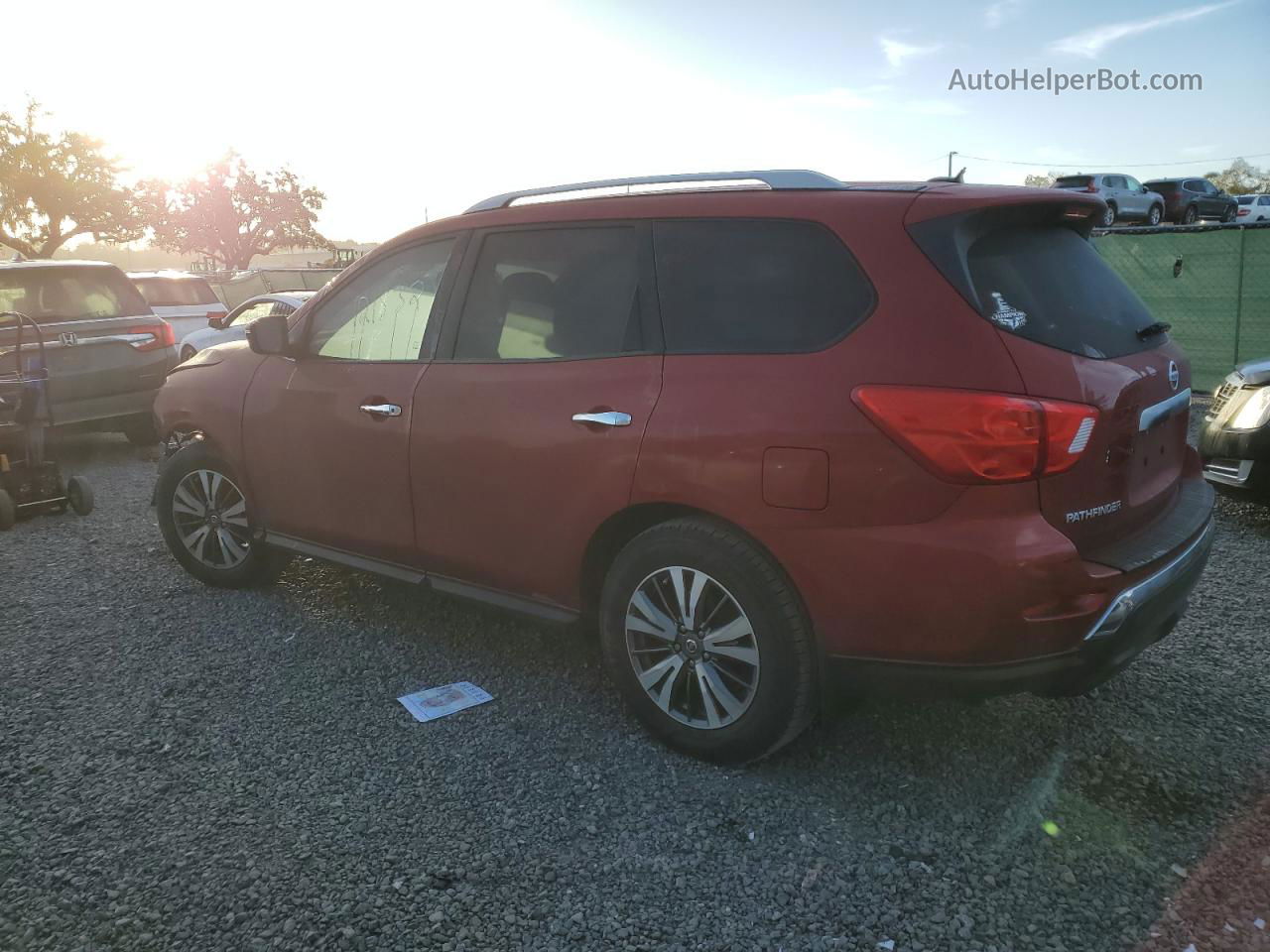 2017 Nissan Pathfinder S Red vin: 5N1DR2MN0HC637632