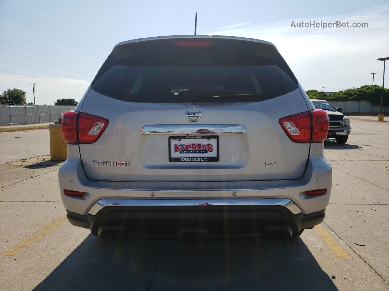 2017 Nissan Pathfinder S Silver vin: 5N1DR2MN3HC628410