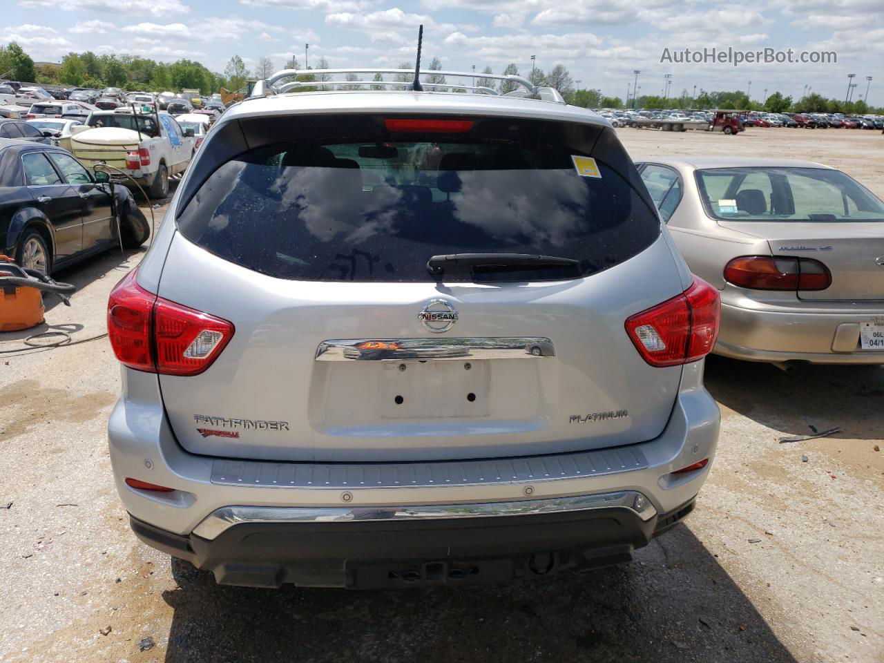 2017 Nissan Pathfinder S Silver vin: 5N1DR2MN4HC610837