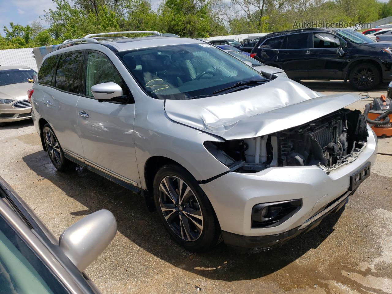 2017 Nissan Pathfinder S Silver vin: 5N1DR2MN4HC610837