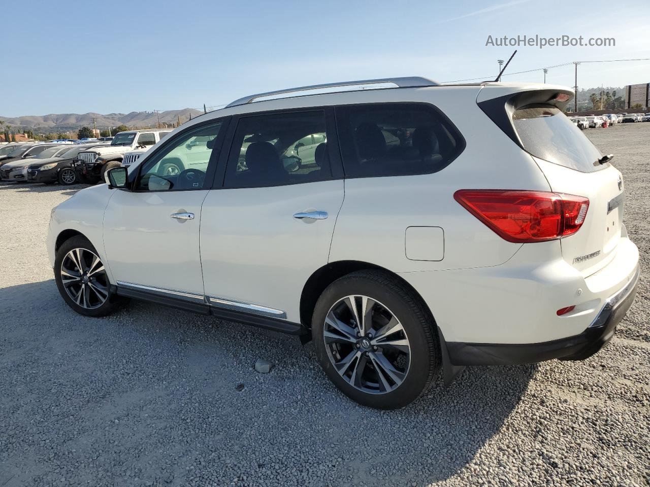 2017 Nissan Pathfinder S White vin: 5N1DR2MN4HC626424