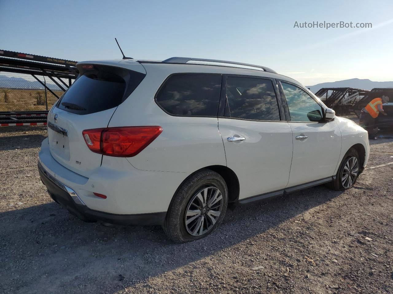 2017 Nissan Pathfinder S White vin: 5N1DR2MN5HC671890