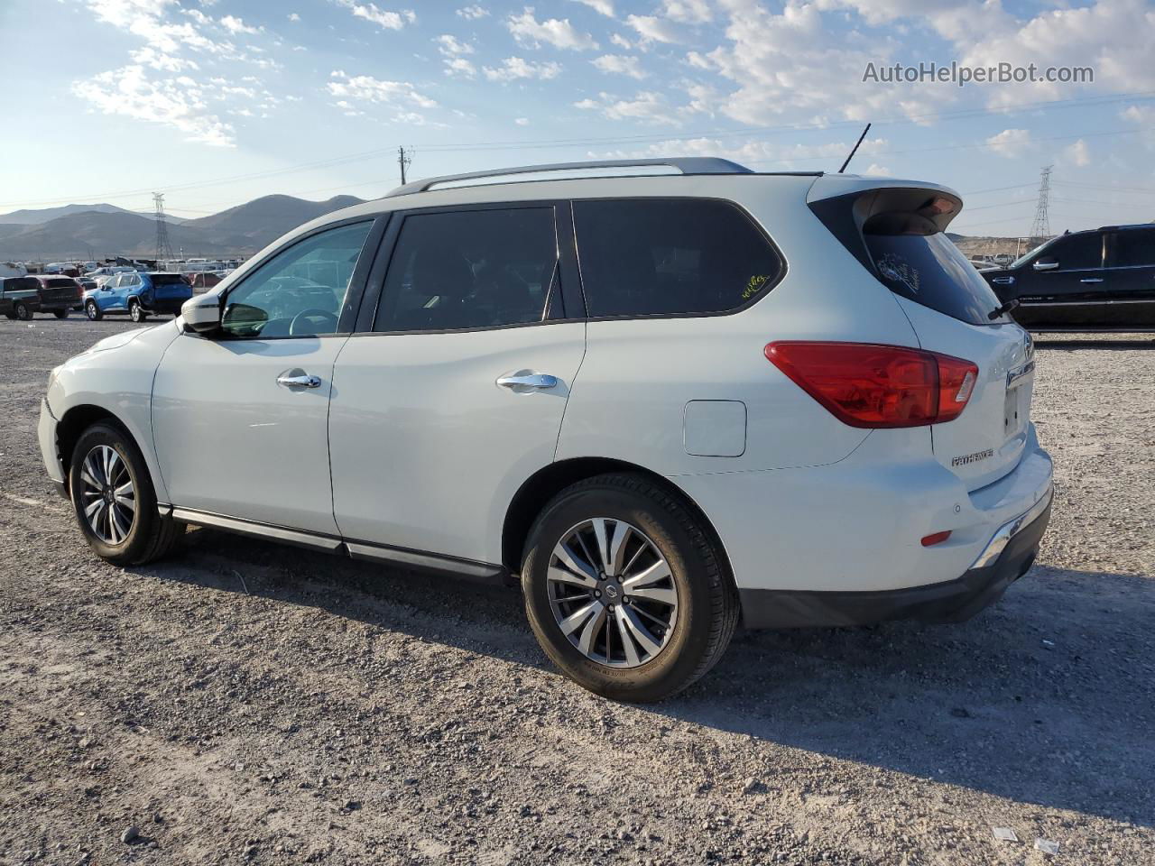 2017 Nissan Pathfinder S White vin: 5N1DR2MN5HC671890