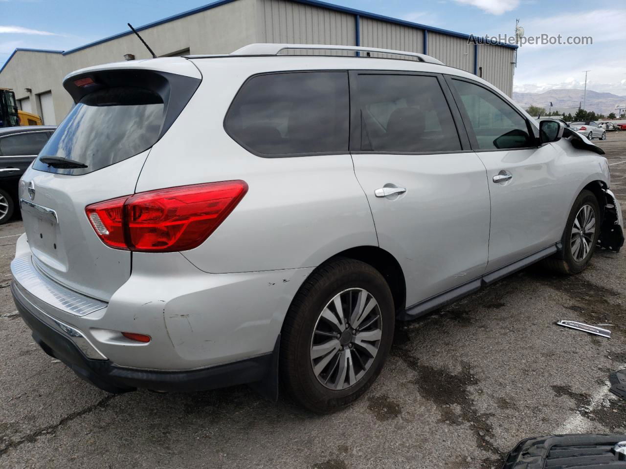 2017 Nissan Pathfinder S Silver vin: 5N1DR2MN7HC645503