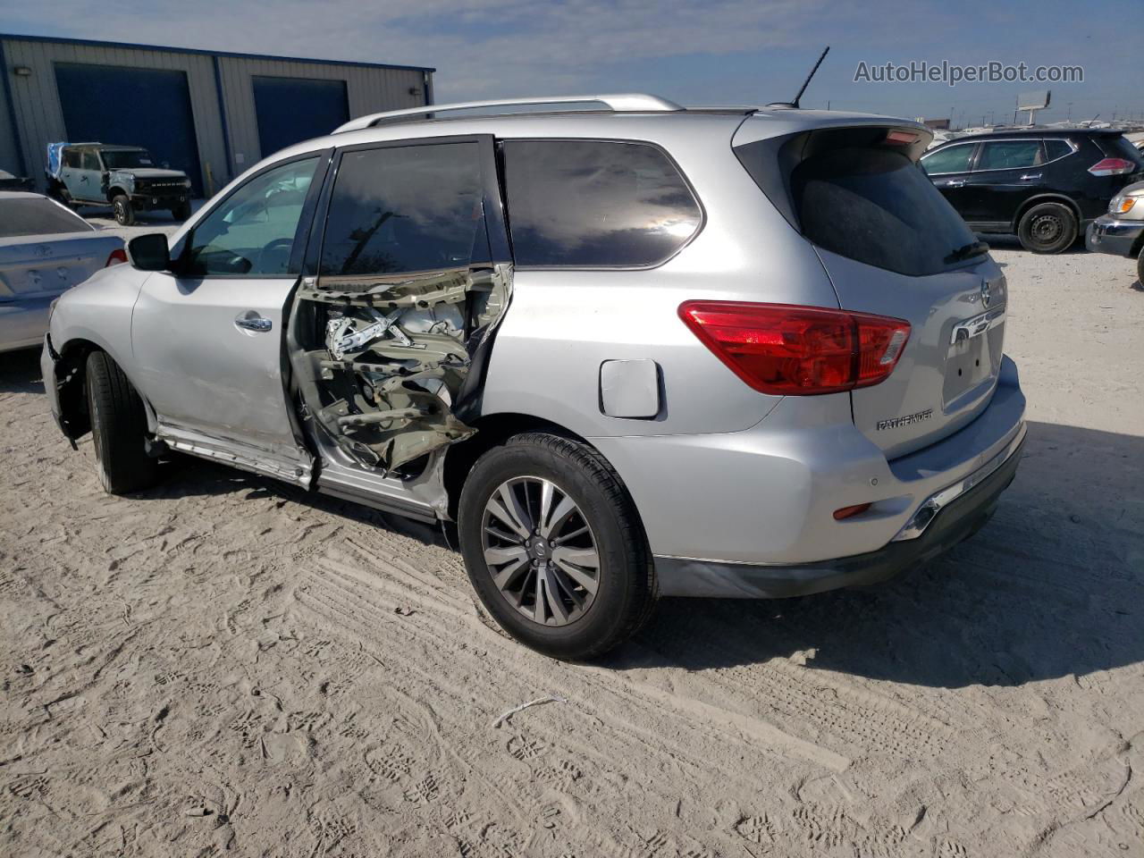 2017 Nissan Pathfinder S Silver vin: 5N1DR2MN7HC672894