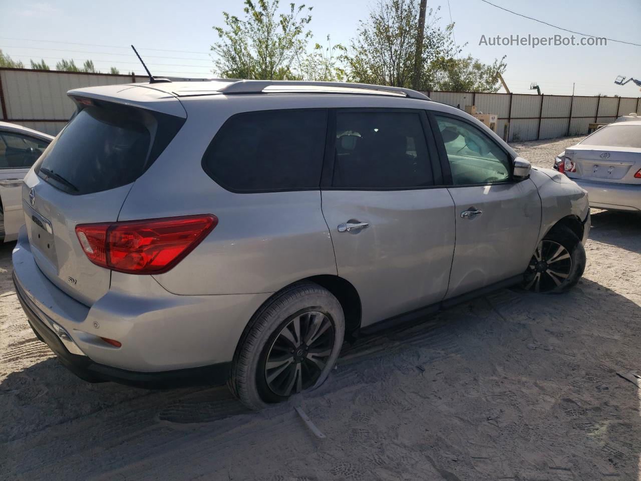 2017 Nissan Pathfinder S Silver vin: 5N1DR2MN7HC672894