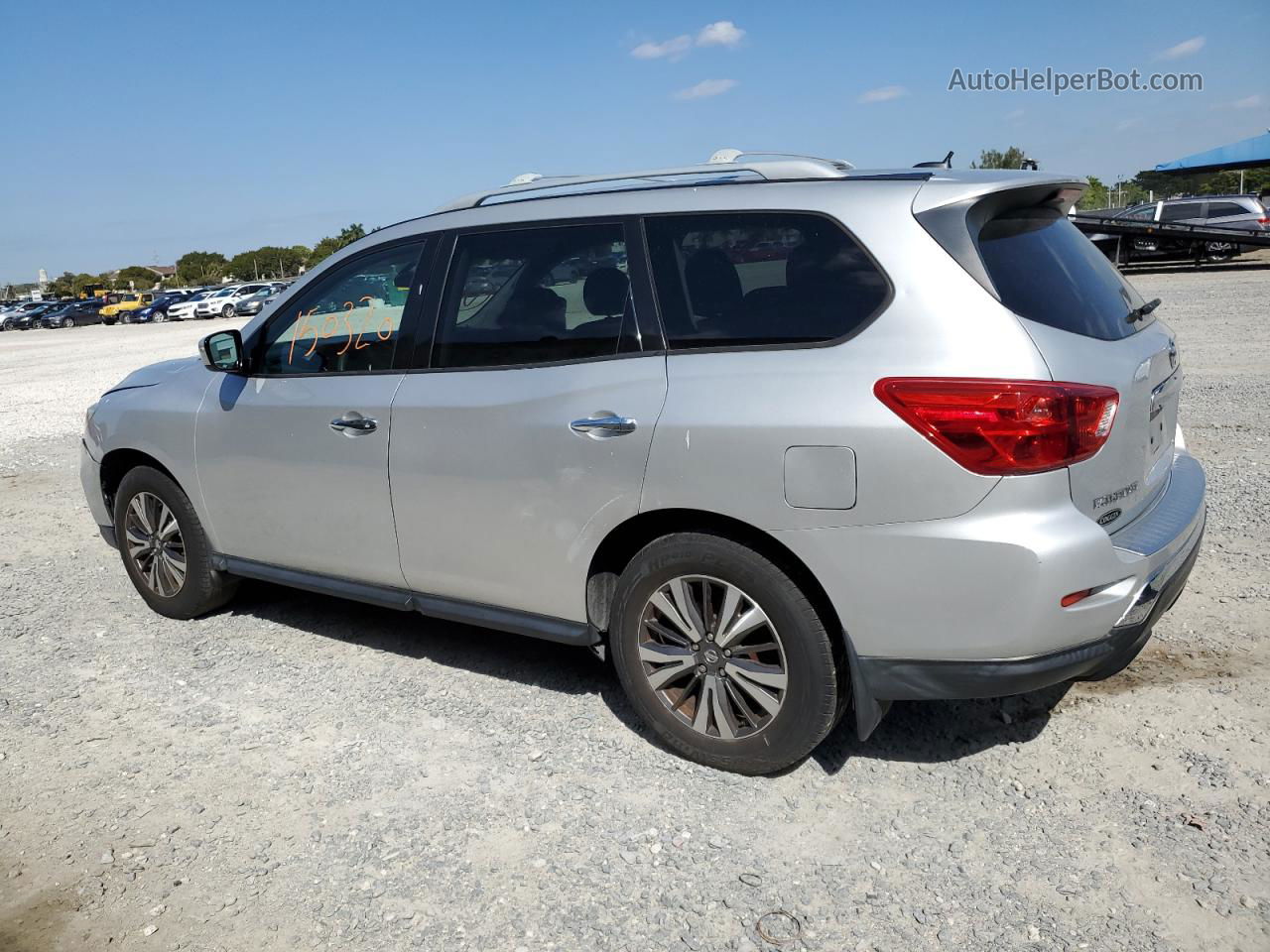 2017 Nissan Pathfinder S Silver vin: 5N1DR2MN8HC665985