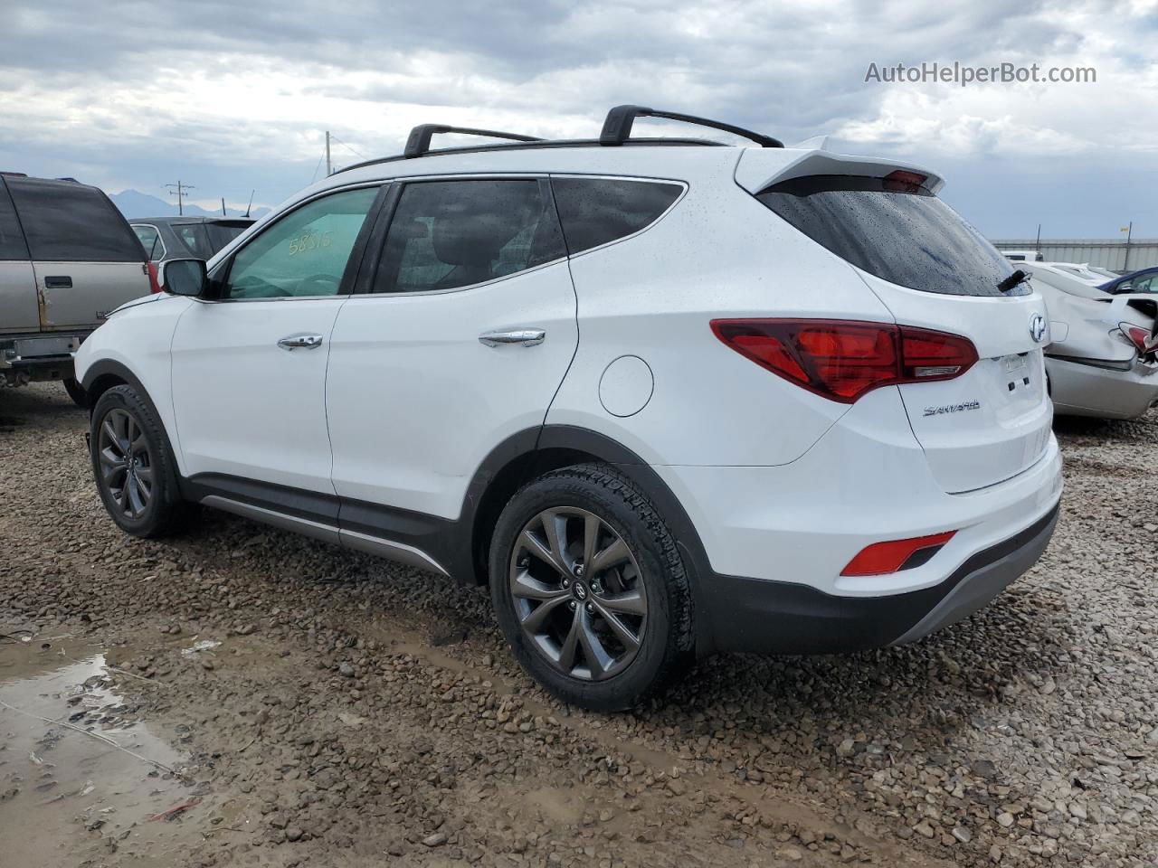 2018 Hyundai Santa Fe Sport  White vin: 5NMZWDLA2JH100796