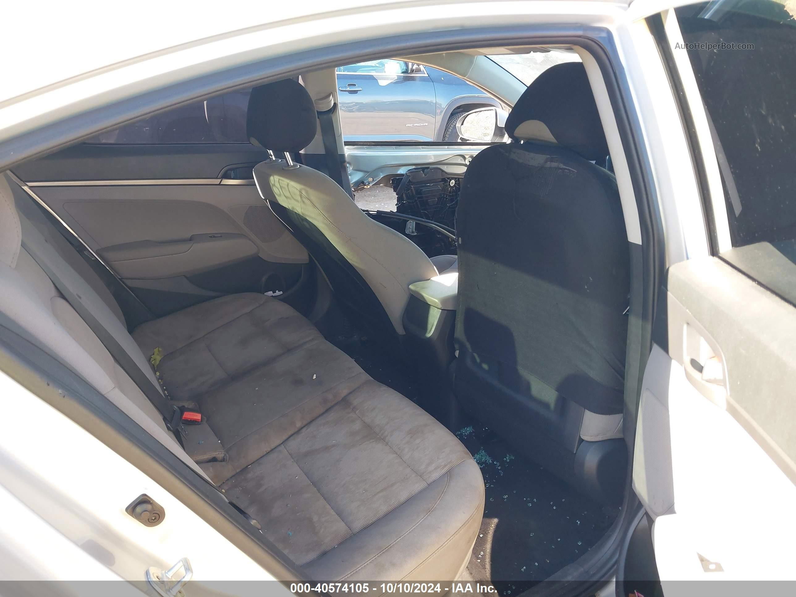 2018 Hyundai Elantra Se Silver vin: 5NPD74LF0JH393295