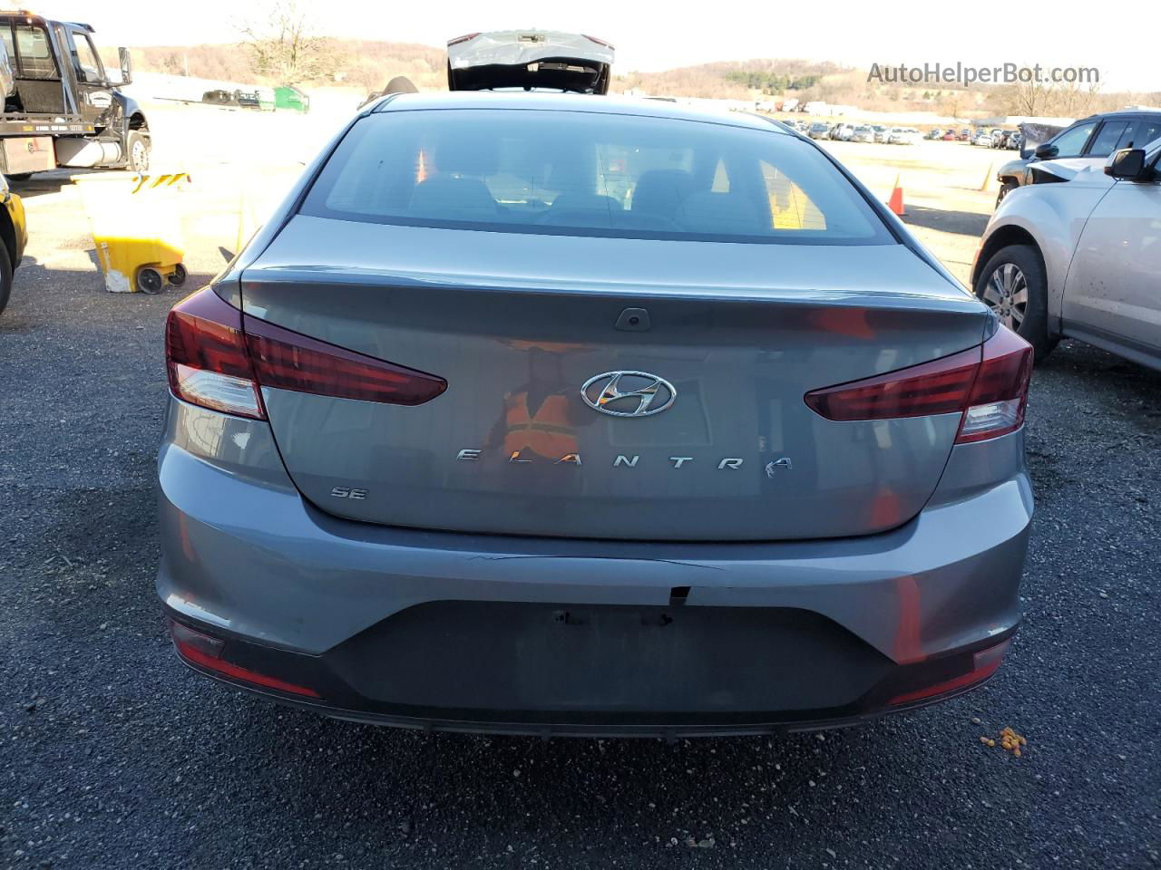 2019 Hyundai Elantra Se Silver vin: 5NPD74LF2KH491200