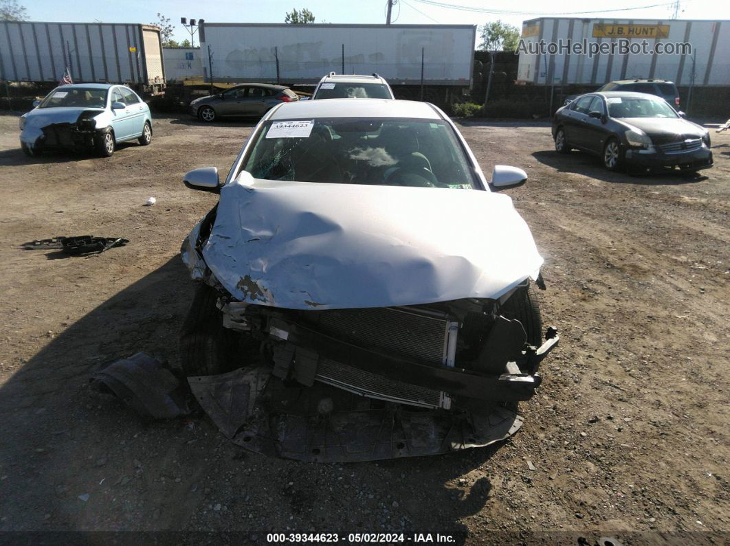 2017 Hyundai Elantra Se Silver vin: 5NPD74LF3HH170226